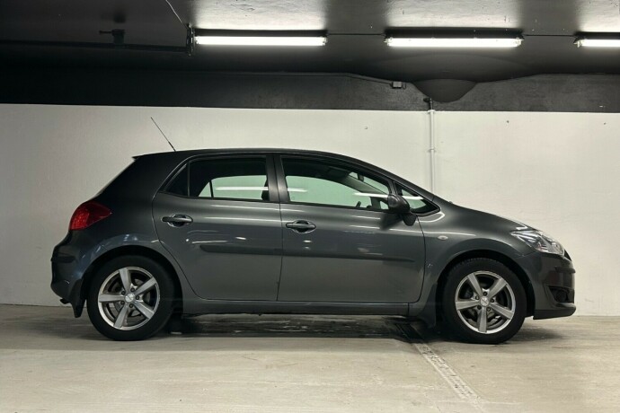 toyota-auris-diesel-2007-big-8