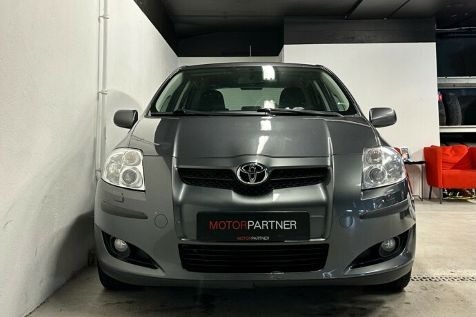 toyota-auris-diesel-2007-big-1