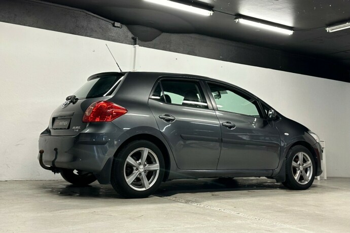 toyota-auris-diesel-2007-big-7