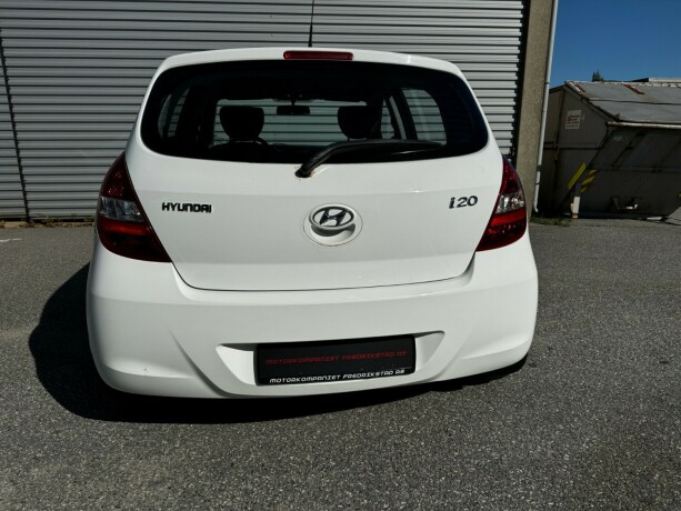 hyundai-i20-bensin-2011-big-10