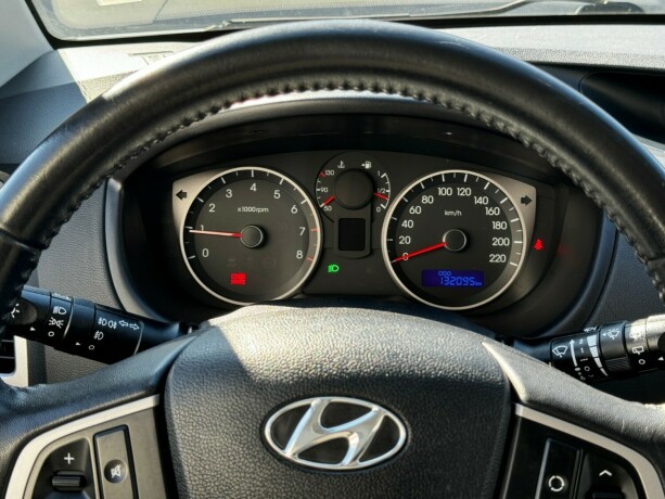 hyundai-i20-bensin-2011-big-16