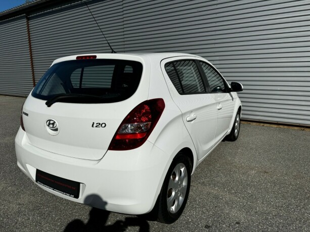 hyundai-i20-bensin-2011-big-3