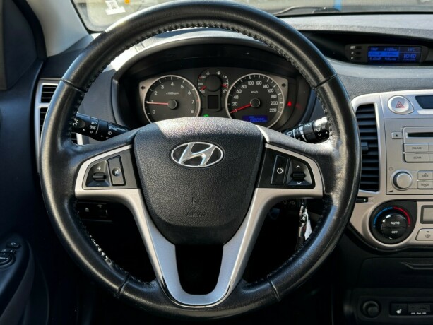 hyundai-i20-bensin-2011-big-15