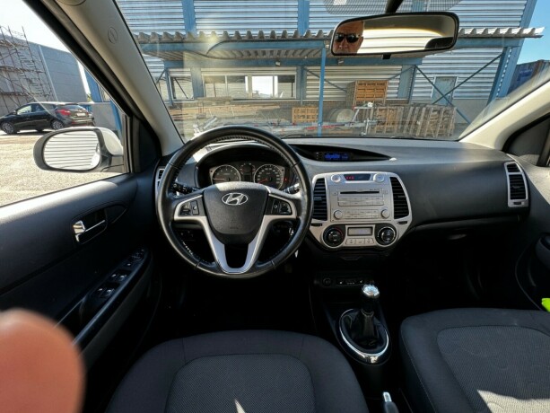 hyundai-i20-bensin-2011-big-14