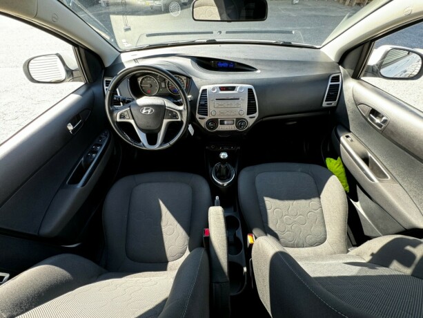 hyundai-i20-bensin-2011-big-12