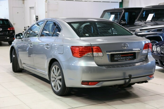 toyota-avensis-bensin-2012-big-1