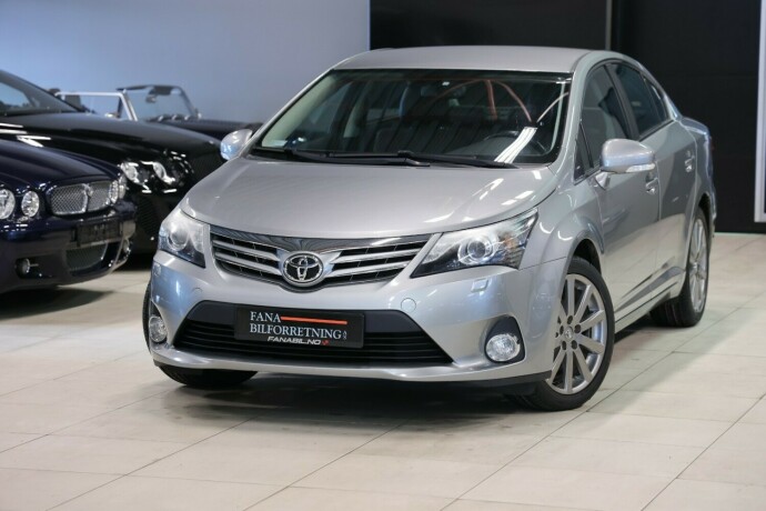 toyota-avensis-bensin-2012-big-0