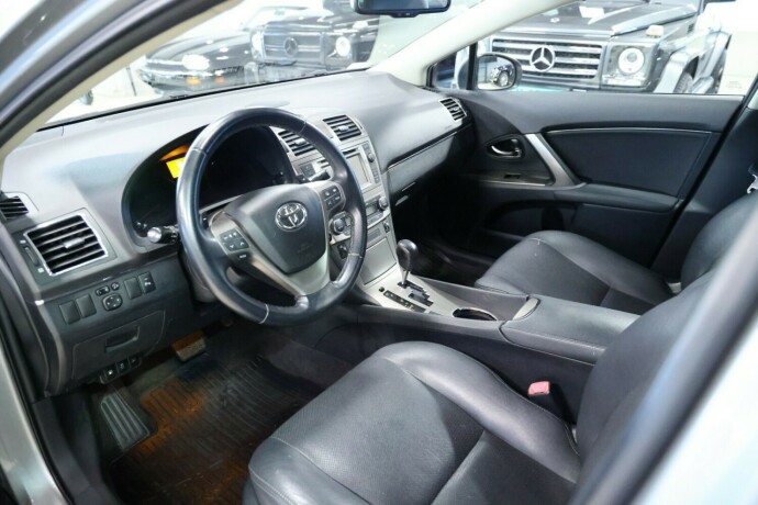 toyota-avensis-bensin-2012-big-5