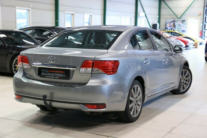 toyota-avensis-bensin-2012-big-2