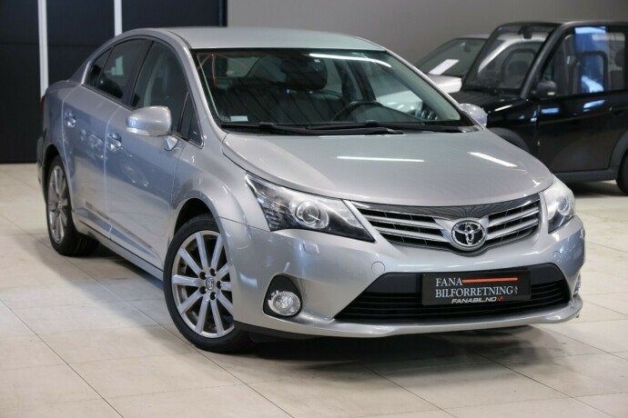 toyota-avensis-bensin-2012-big-3