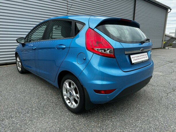 ford-fiesta-bensin-2012-big-2