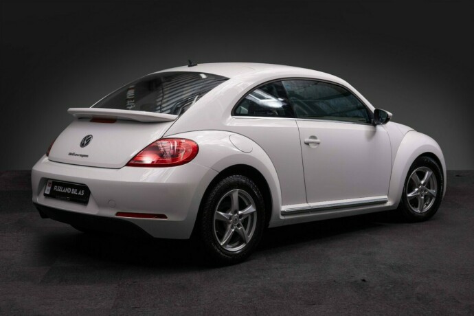 volkswagen-beetle-bensin-2013-big-9