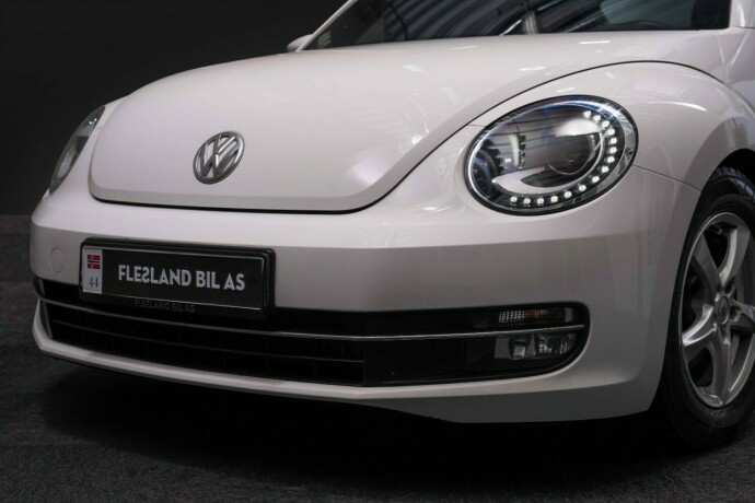 volkswagen-beetle-bensin-2013-big-2