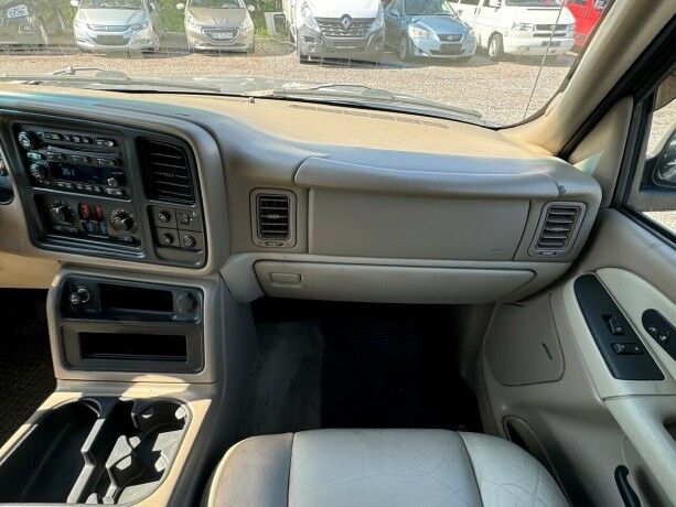 chevrolet-tahoe-bensin-2004-big-16