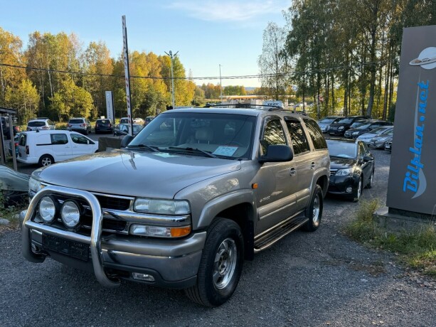 chevrolet-tahoe-bensin-2004-big-65