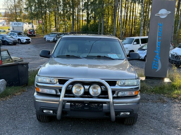 chevrolet-tahoe-bensin-2004-big-67