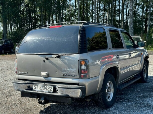 chevrolet-tahoe-bensin-2004-big-4