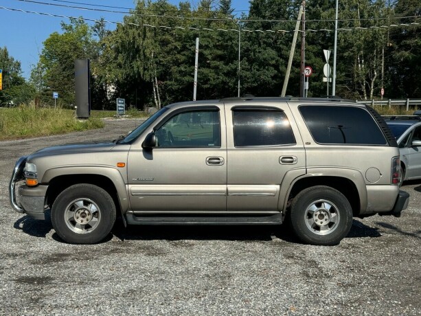 chevrolet-tahoe-bensin-2004-big-1