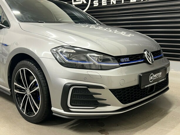 volkswagen-golf-elektrisitetbensin-2019-big-3