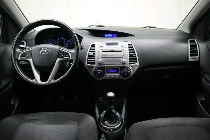 hyundai-i20-bensin-2012-big-17