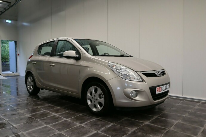 hyundai-i20-bensin-2012-big-4