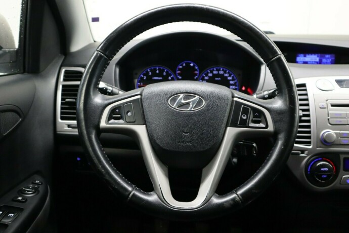 hyundai-i20-bensin-2012-big-18