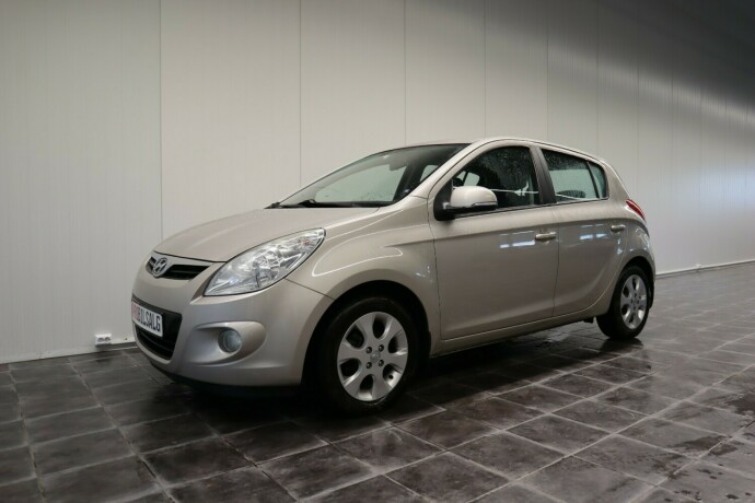 hyundai-i20-bensin-2012-big-3