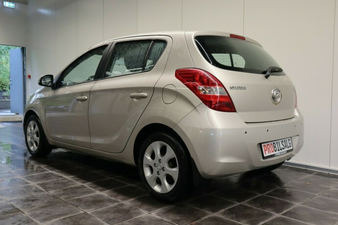 hyundai-i20-bensin-2012-big-6