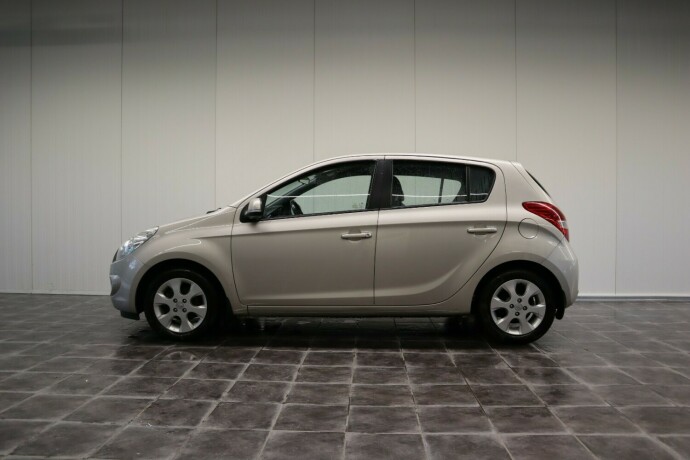 hyundai-i20-bensin-2012-big-2