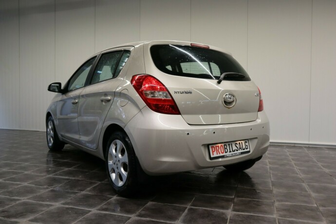 hyundai-i20-bensin-2012-big-7