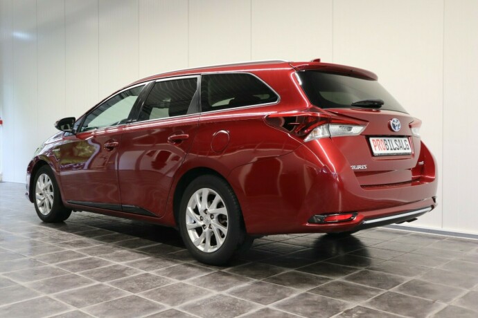 toyota-auris-elektrisitetbensin-2019-big-3