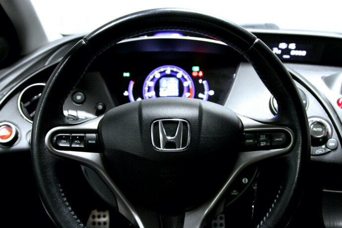 honda-civic-bensin-2010-big-9