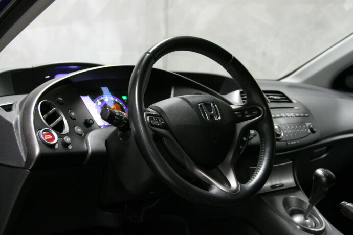 honda-civic-bensin-2010-big-12