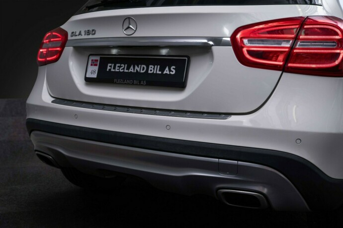 mercedes-benz-gla-bensin-2016-big-6