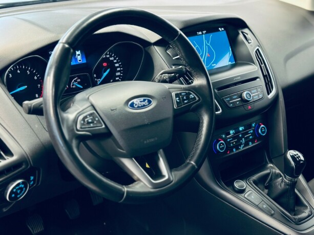 ford-focus-bensin-2016-big-10