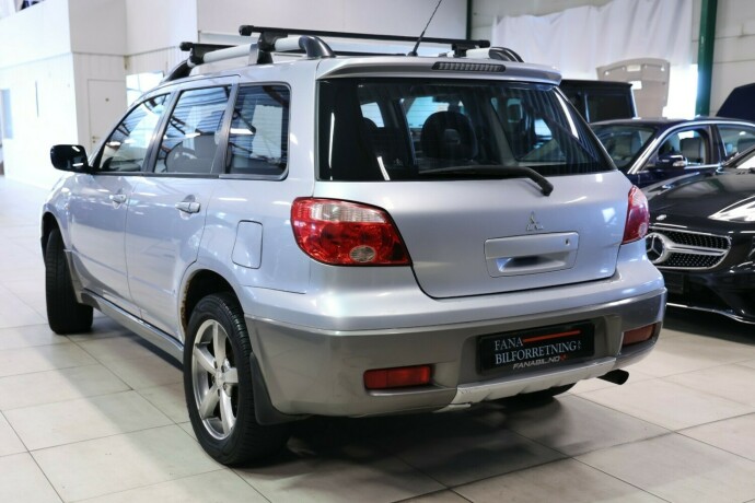 mitsubishi-outlander-bensin-2006-big-1