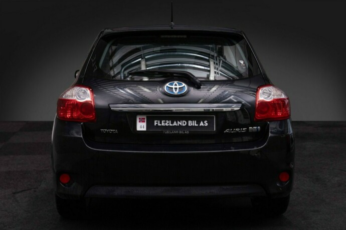 toyota-auris-elektrisitetbensin-2011-big-9