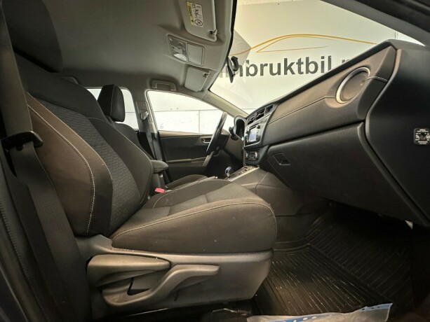 toyota-auris-bensin-2015-big-12