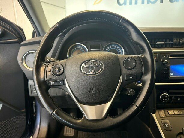 toyota-auris-bensin-2015-big-16