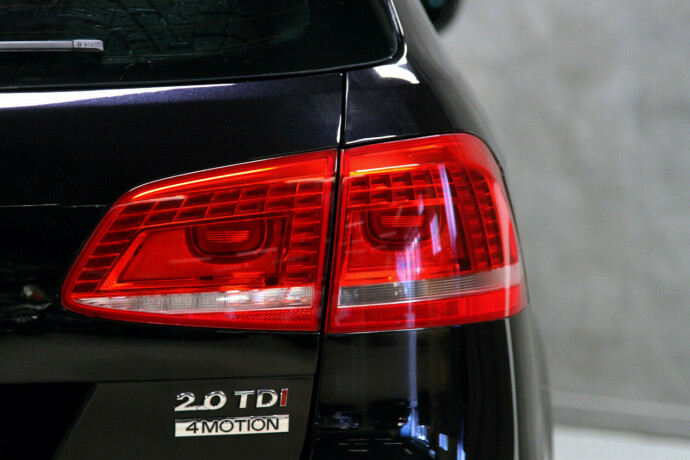 volkswagen-passat-diesel-2011-big-22