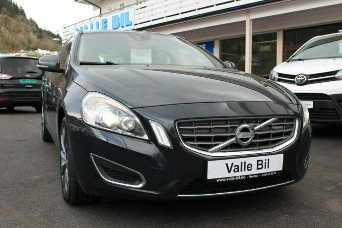 volvo-v60-diesel-2013-big-0