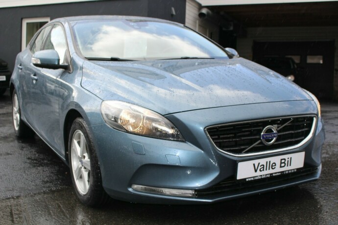 volvo-v40-diesel-2013-big-0