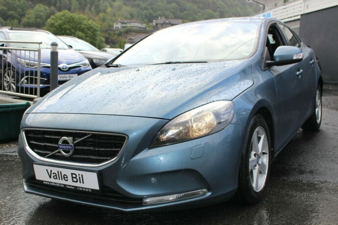 volvo-v40-diesel-2013-big-1