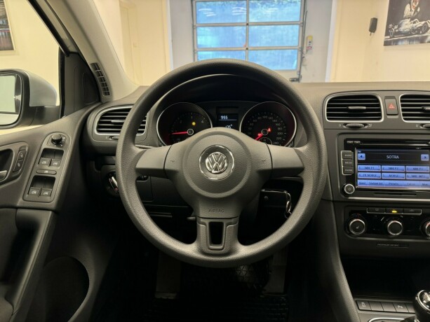 volkswagen-golf-diesel-2011-big-12