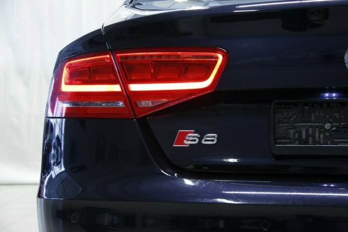 audi-s8-bensin-2013-big-47