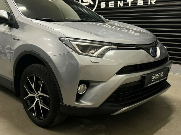 toyota-rav4-elektrisitetbensin-2017-big-2