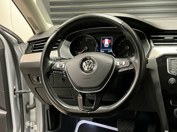 volkswagen-passat-diesel-2018-big-13