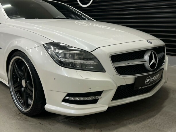 mercedes-benz-cls-bensin-2012-big-2