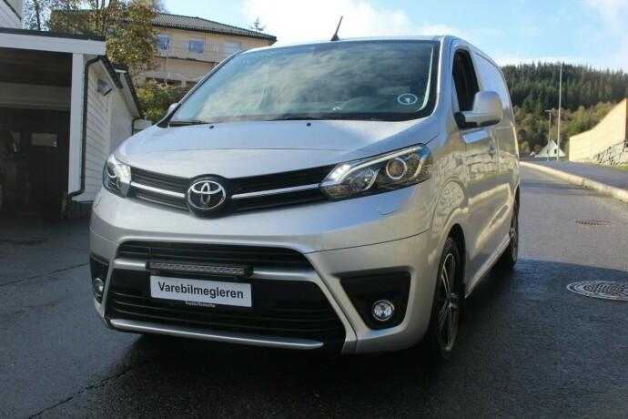 toyota-proace-diesel-2017-big-1