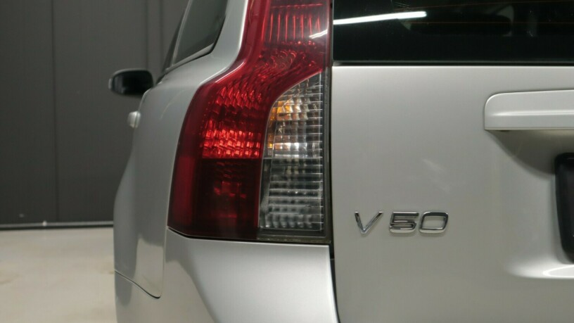 volvo-v50-diesel-2009-big-13